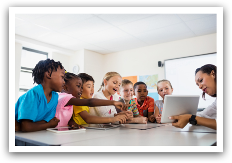 inventeca educacao professor em sala de aula com alunos